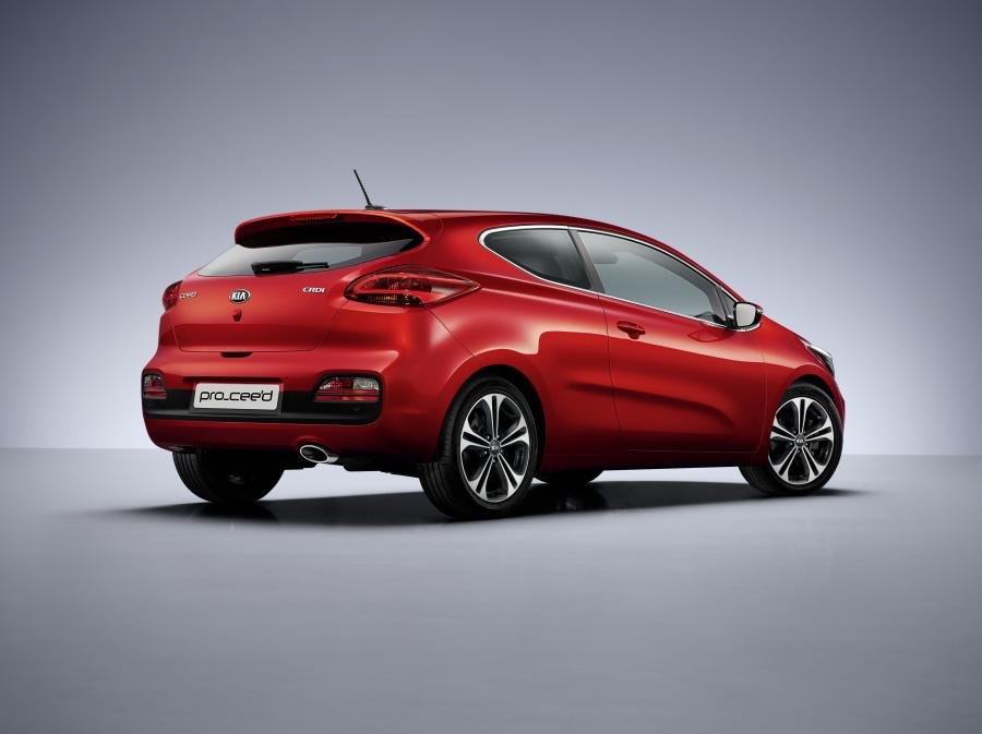  Kia pro_cee&rsquo;d 2015 года  (фото 2 из 3)